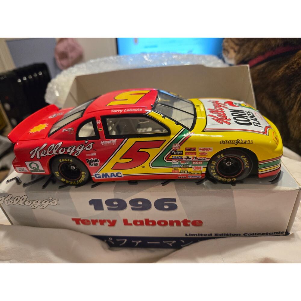 Terry Labonte #5 Kellogg’s 1996 Monte Carlo Suzuka Japan 1:24 Die-Cast Hendricks